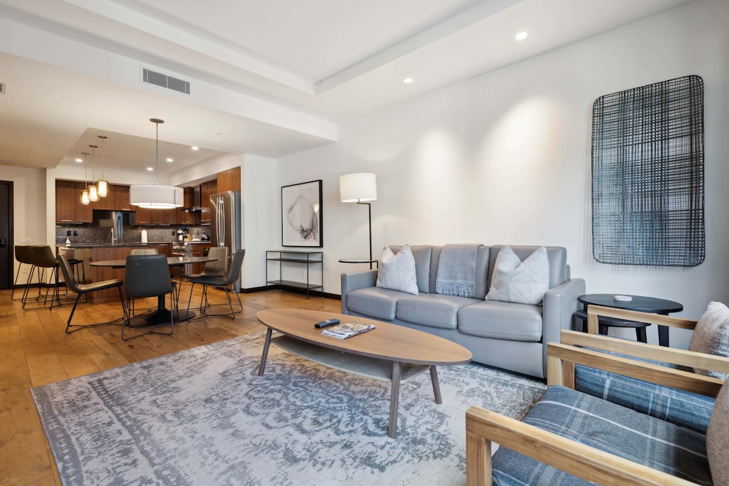 lion-w401-1017_53693805977_o