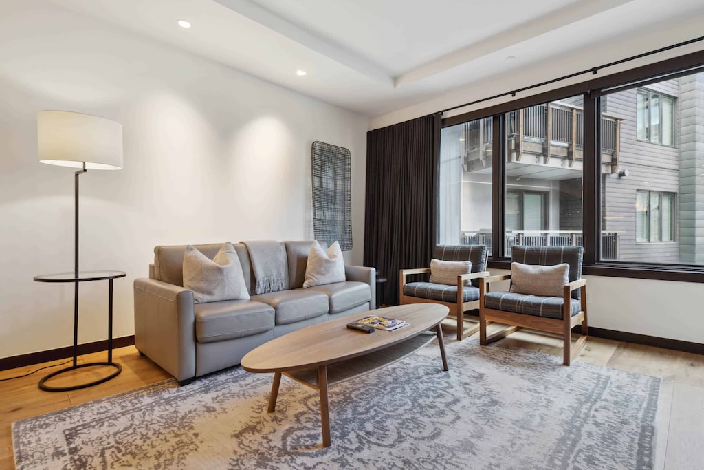 lion-w401-1012_53694691946_o