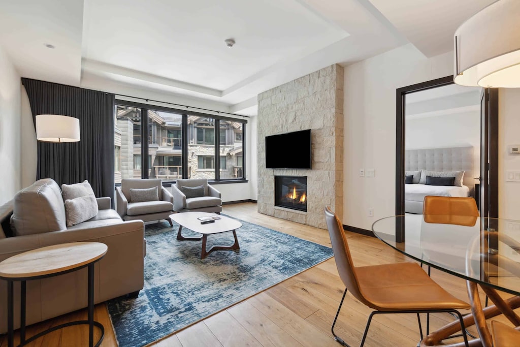 lionw501-2522_53764527874_o