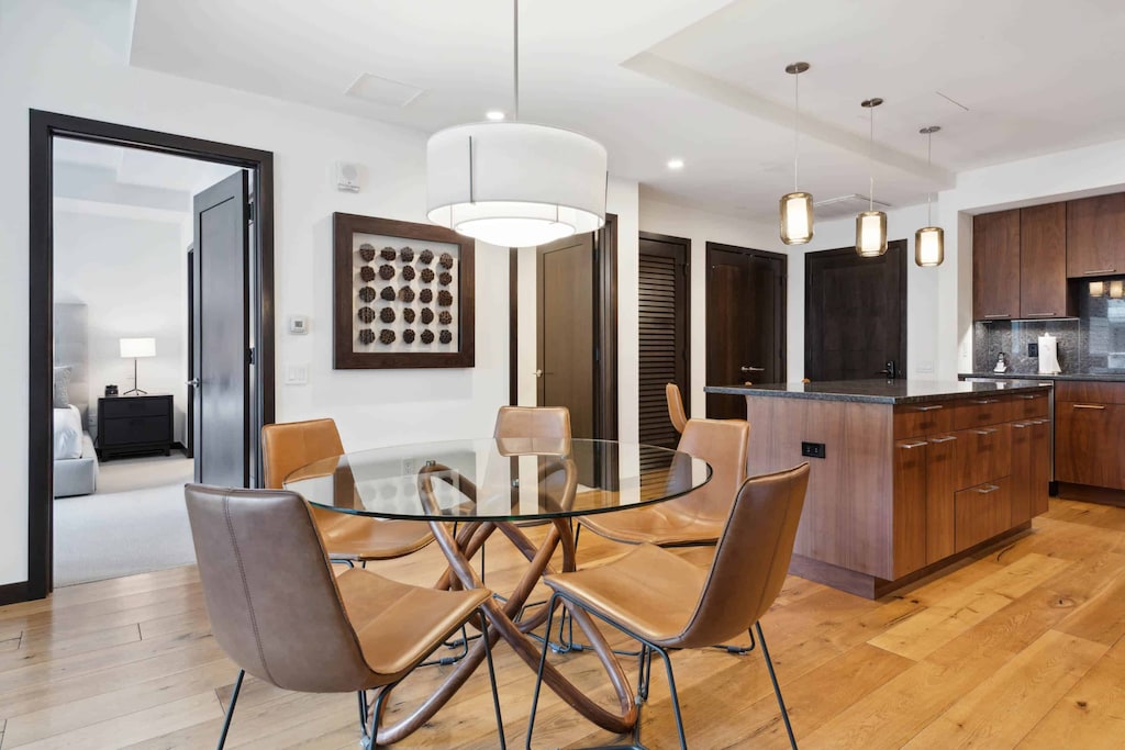 lionw501-2542_53764613015_o