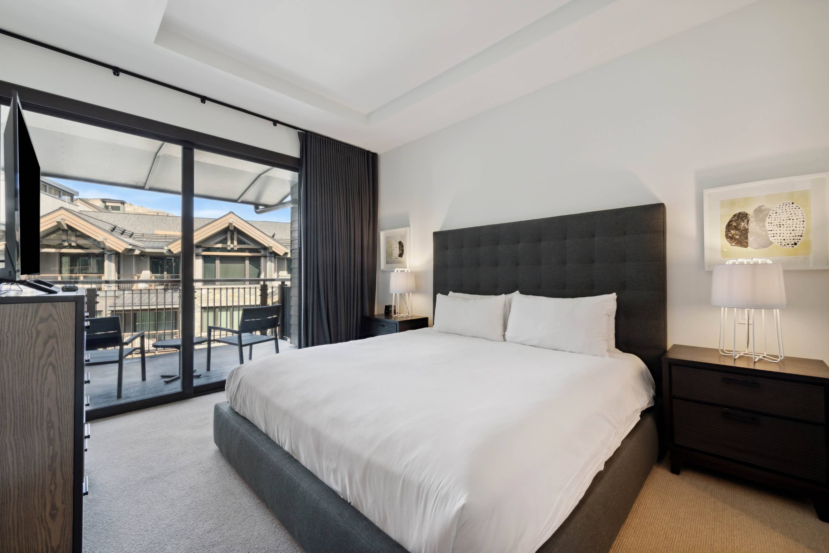 lion-w601-0942_53693807522_o