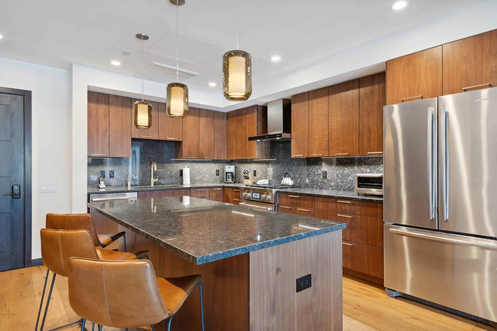 lion-w601-0887_53695136705_o