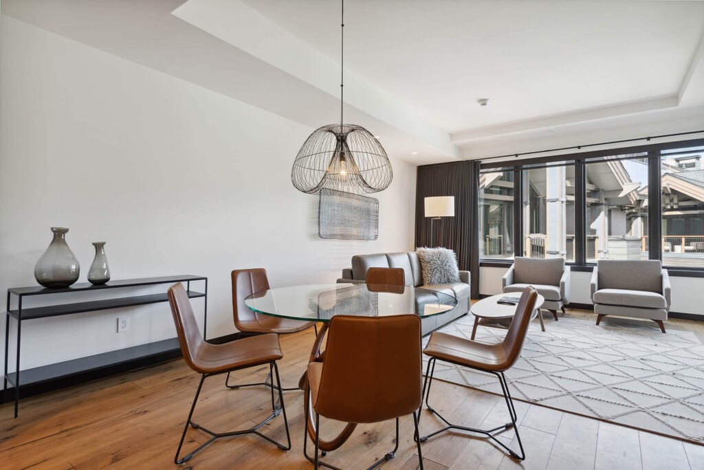 lion-w601-0907_53694693846_o