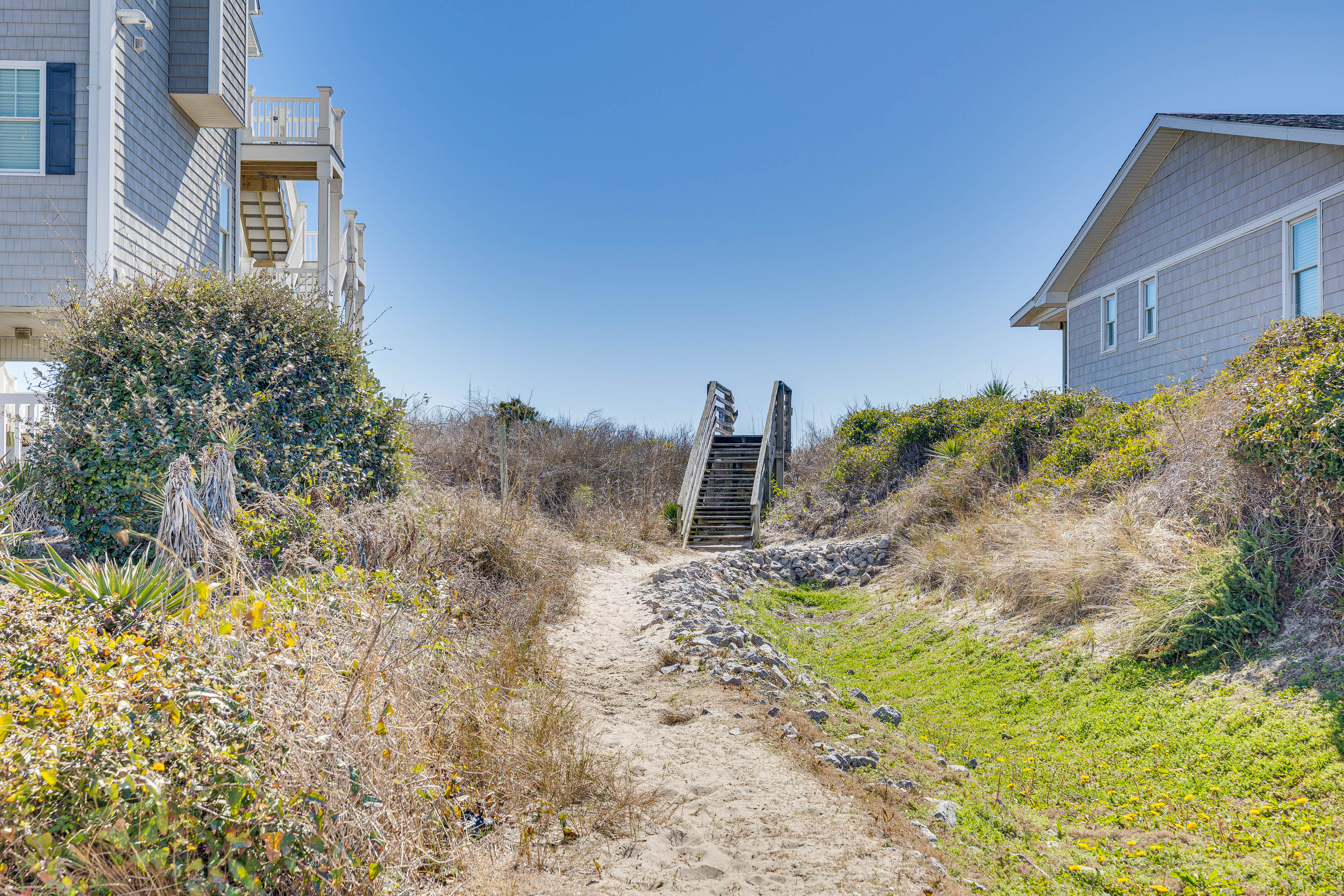 Ocean-View Apt in Emerald Isle - Walk to Beaches!
