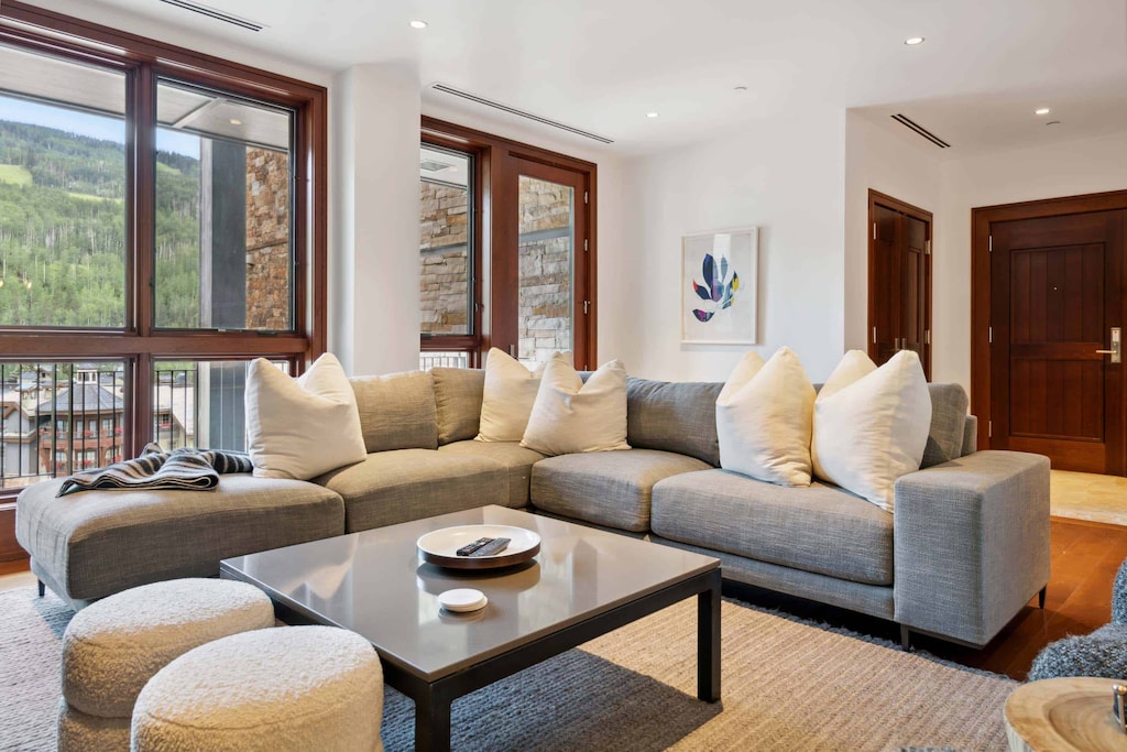 solaris6awest-9025_53867839548_o