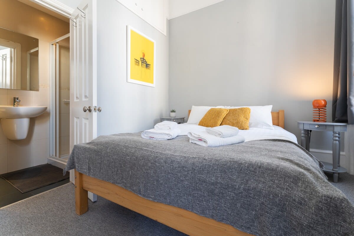 Have a restfull, relaxed sleep in this cosy and spacious bedroom