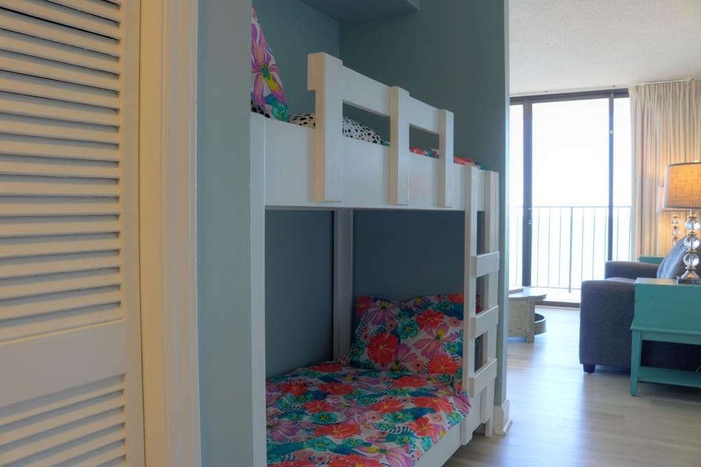 Atlantic Towers 1104-large-014-006-Hall bunks-1500x1000-72dpi