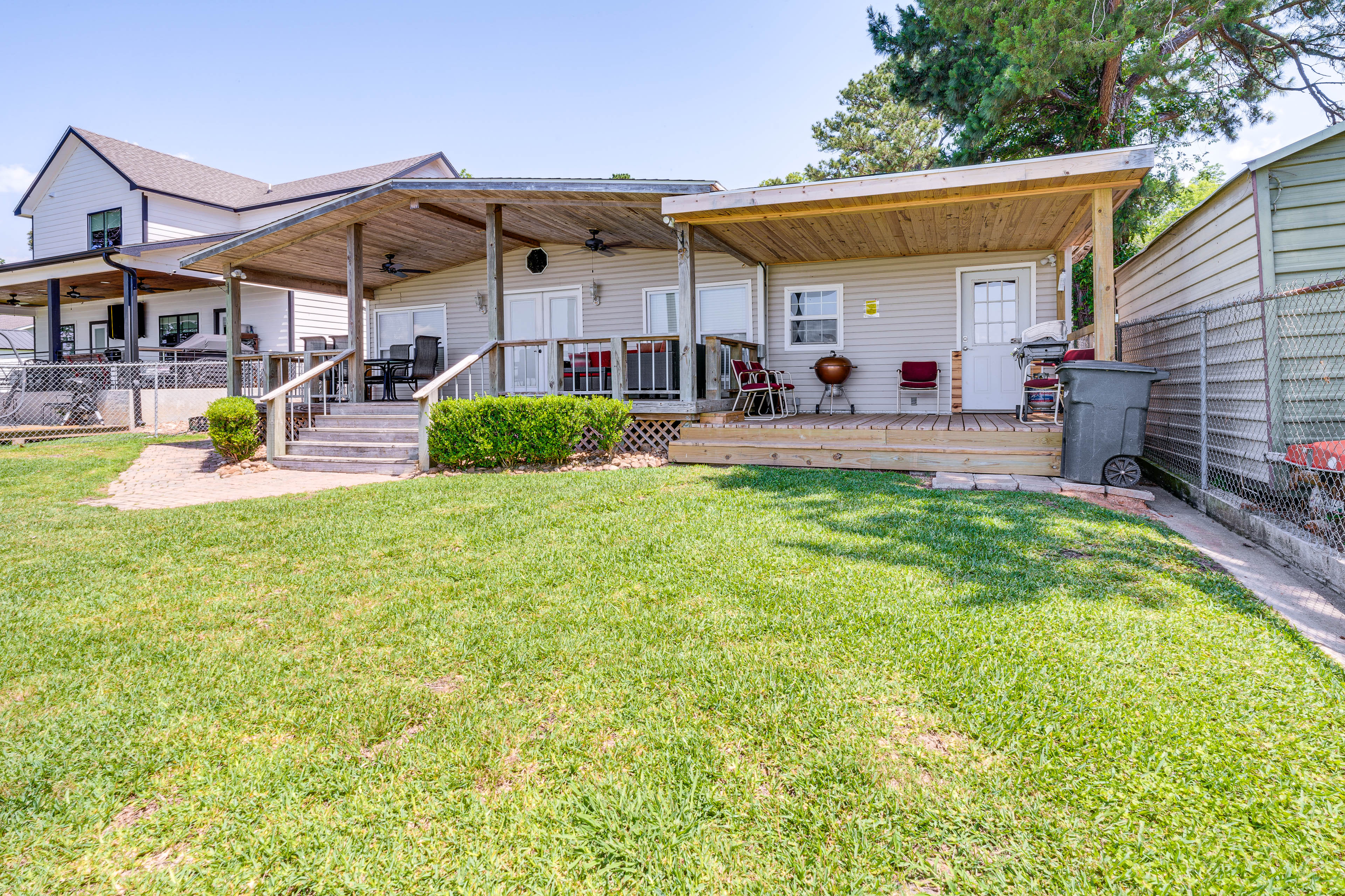 Lakefront Livingston Retreat w/ Dock & Fire Pit!