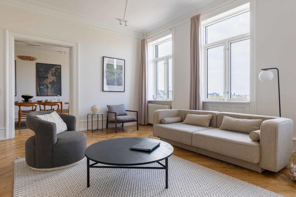 Welcome to our cozy retreat in the heart of the city! Our living room offers a perfect blend of comfort and style, ideal for both relaxation and productivity. Sink into the plush sofa and unwind with a movie on the large flat-screen TV.