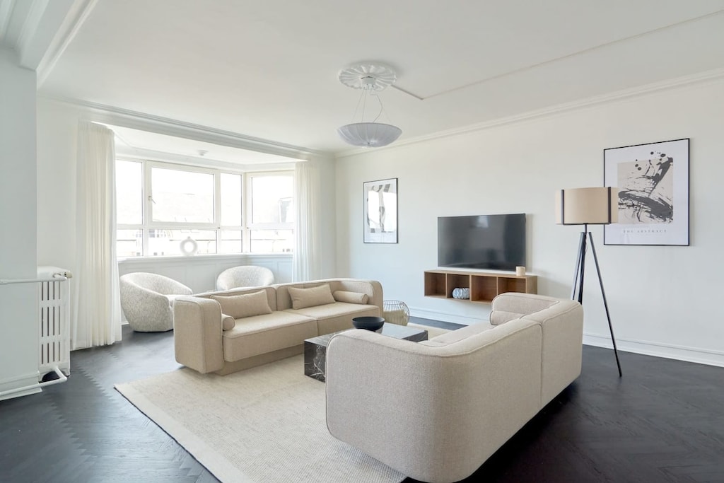 The apartment has a bright and spacious Living room