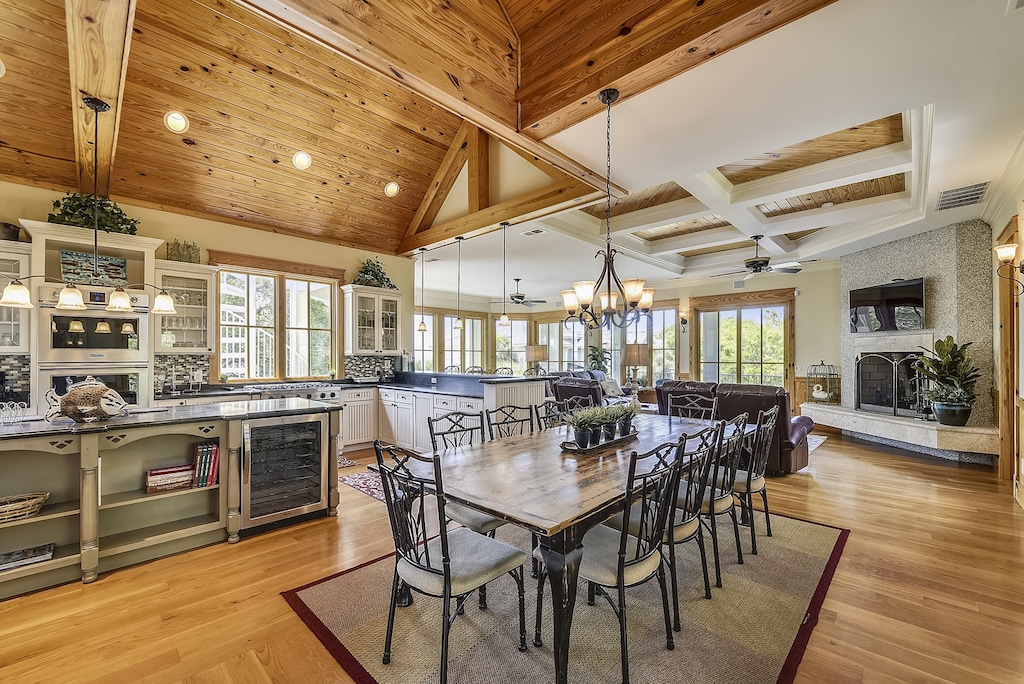 43 Dune- Dinging Room to Kitchen