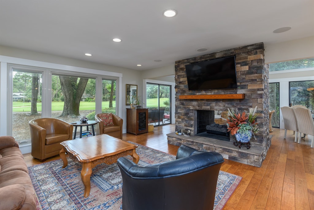 4 Tupelo - Living Room