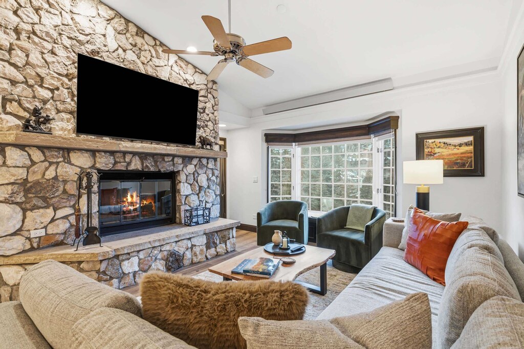 charter-d460-1501_55001671606_o