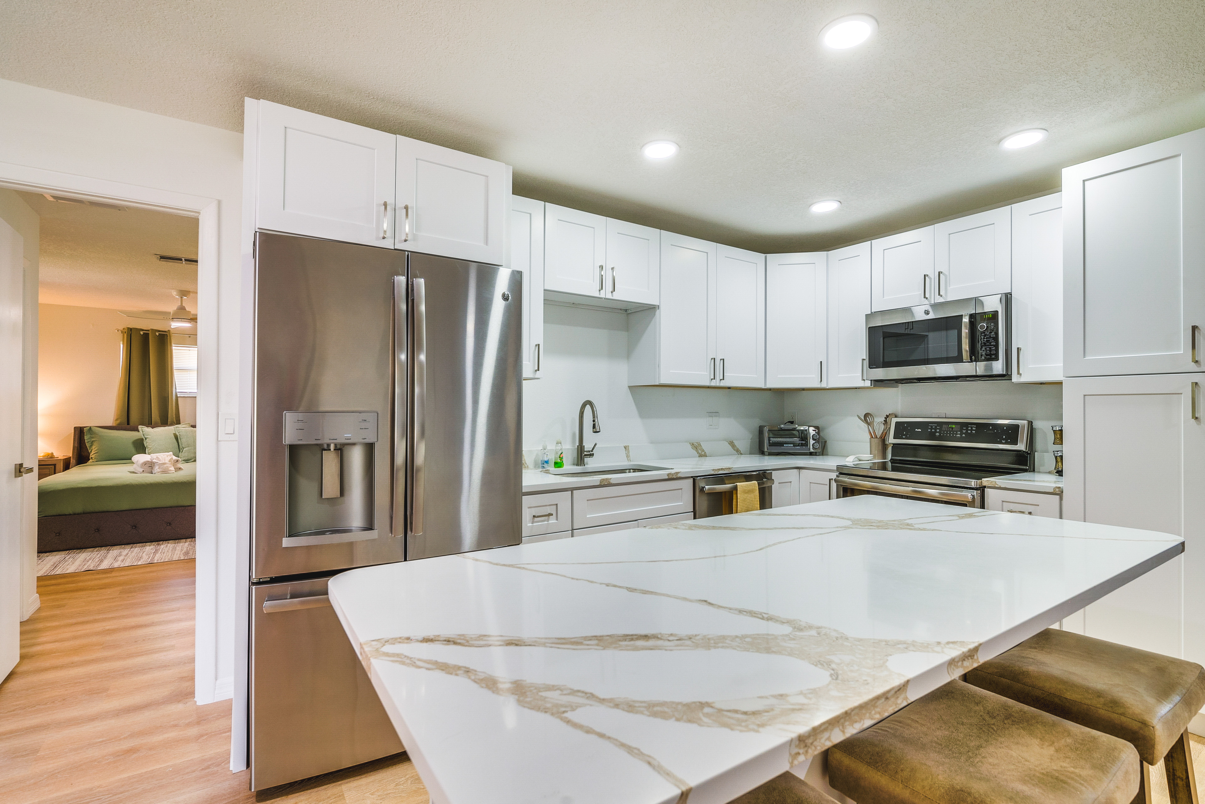 6 Mi to Weeki Wachee Springs: Family Getaway