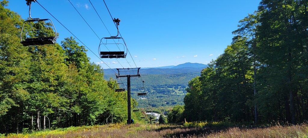 - Scenic chairlift ride with panoramic mountain views right outside your stay - Easy access to ski slopes and hiking trails in Okemo - Adventure begins with breathtaking landscapes at your doorstep