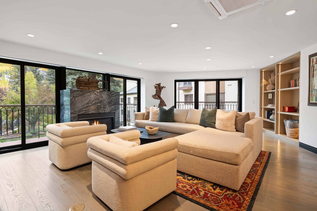 charter-l022-1764_54819339865_o