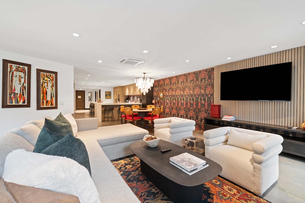 charter-l022-1774_54819269948_o