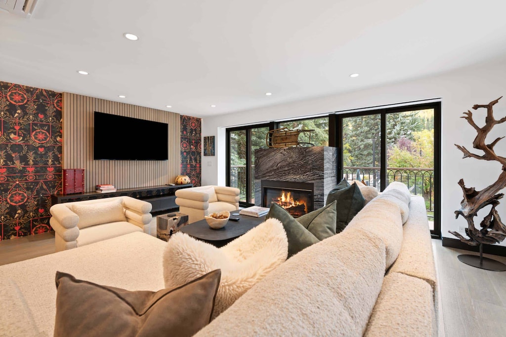 charter-l022-1769_54819007371_o