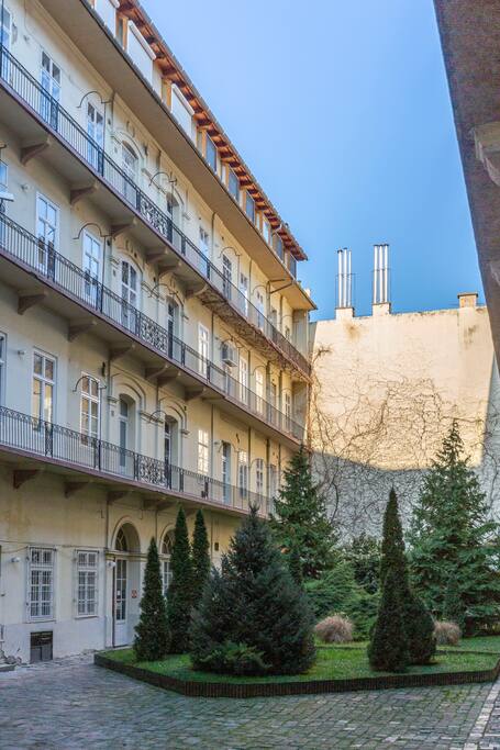 Exclusive Bajcsy Residence next to the Basilica Exclusive Bajcsy Residence next to the Basilica