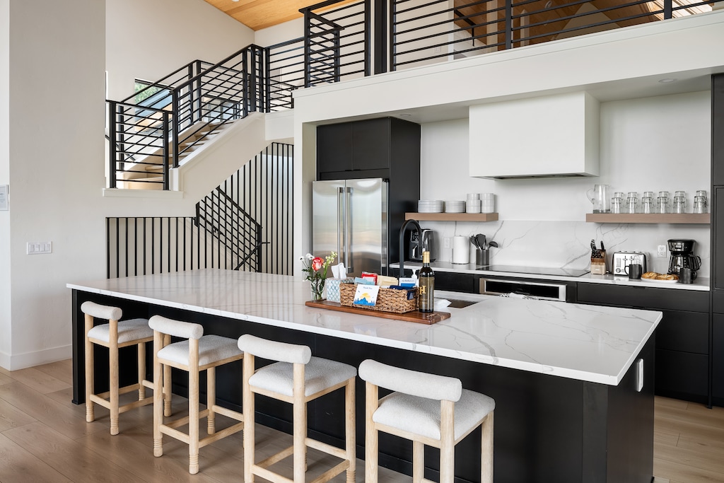 Beautiful brand new Kitchen with all your cooking needs.