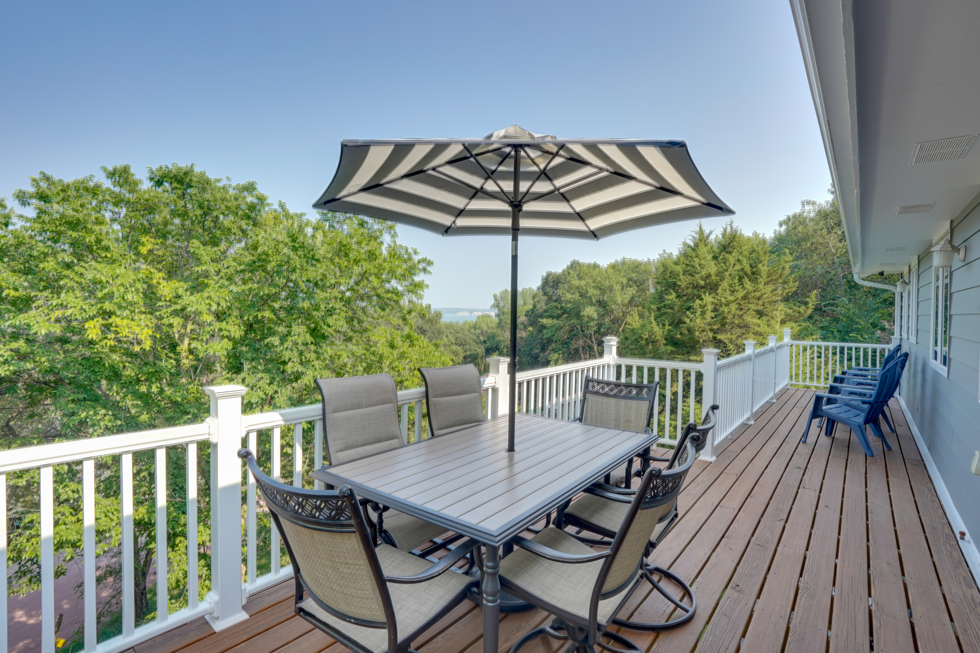 Property Image 1 - Family-Friendly ‘Lakeview Cottage’ w/ Deck & View