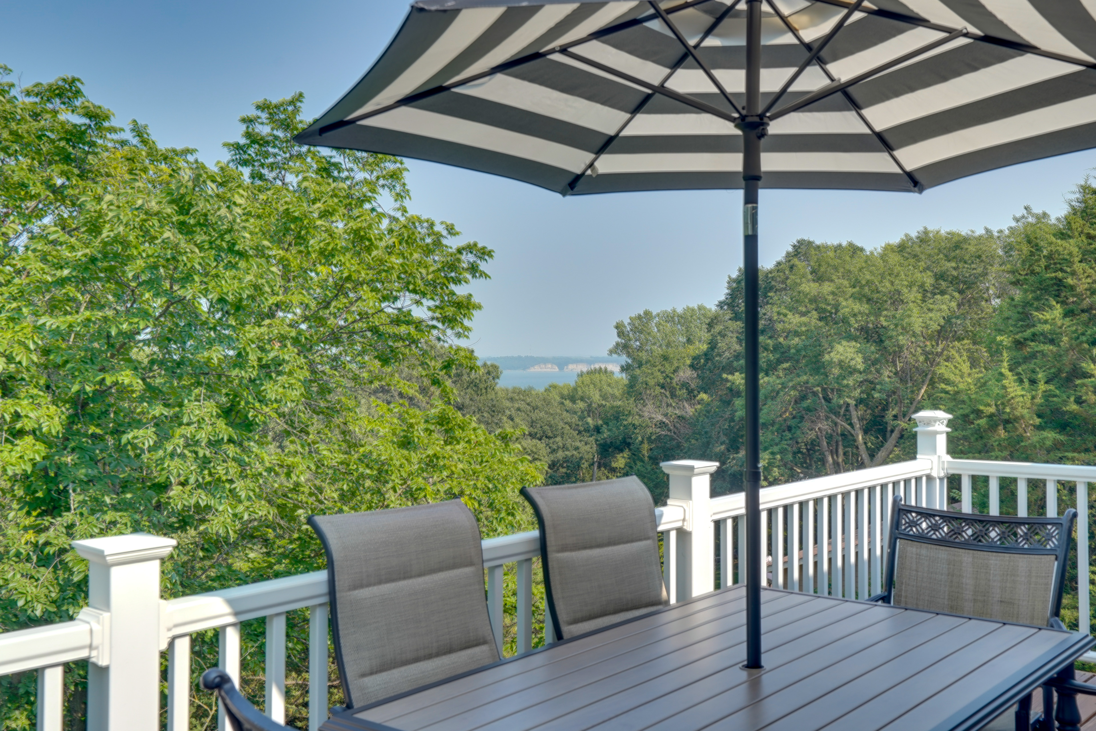 Family-Friendly ‘Lakeview Cottage’ w/ Deck & View