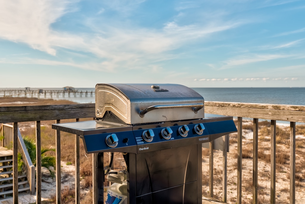 028 Cheles Bayside Cottage Grill