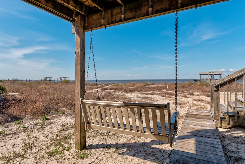 040 Cheles Bayside Cottage Swing