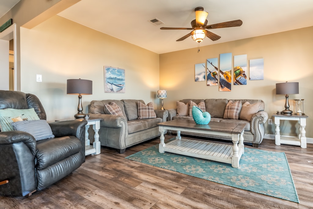 003 Cheles Bayside Cottage Living Room