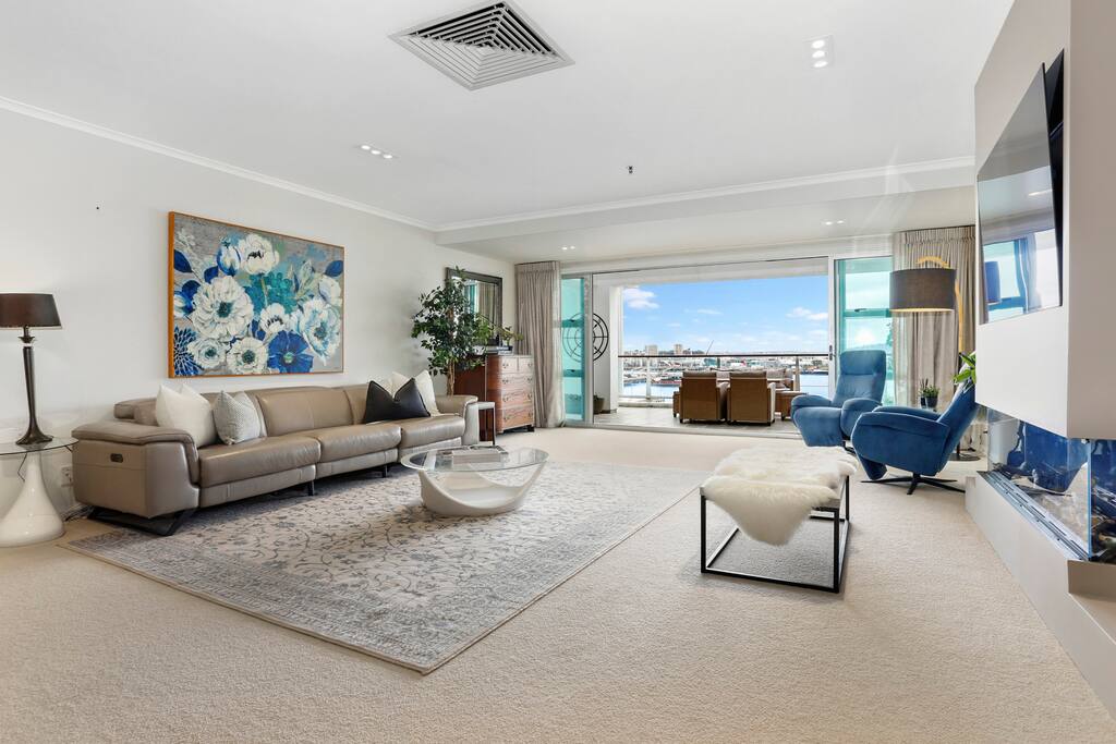 Coastal Charm on Princes Wharf - Home Rental in Auckland