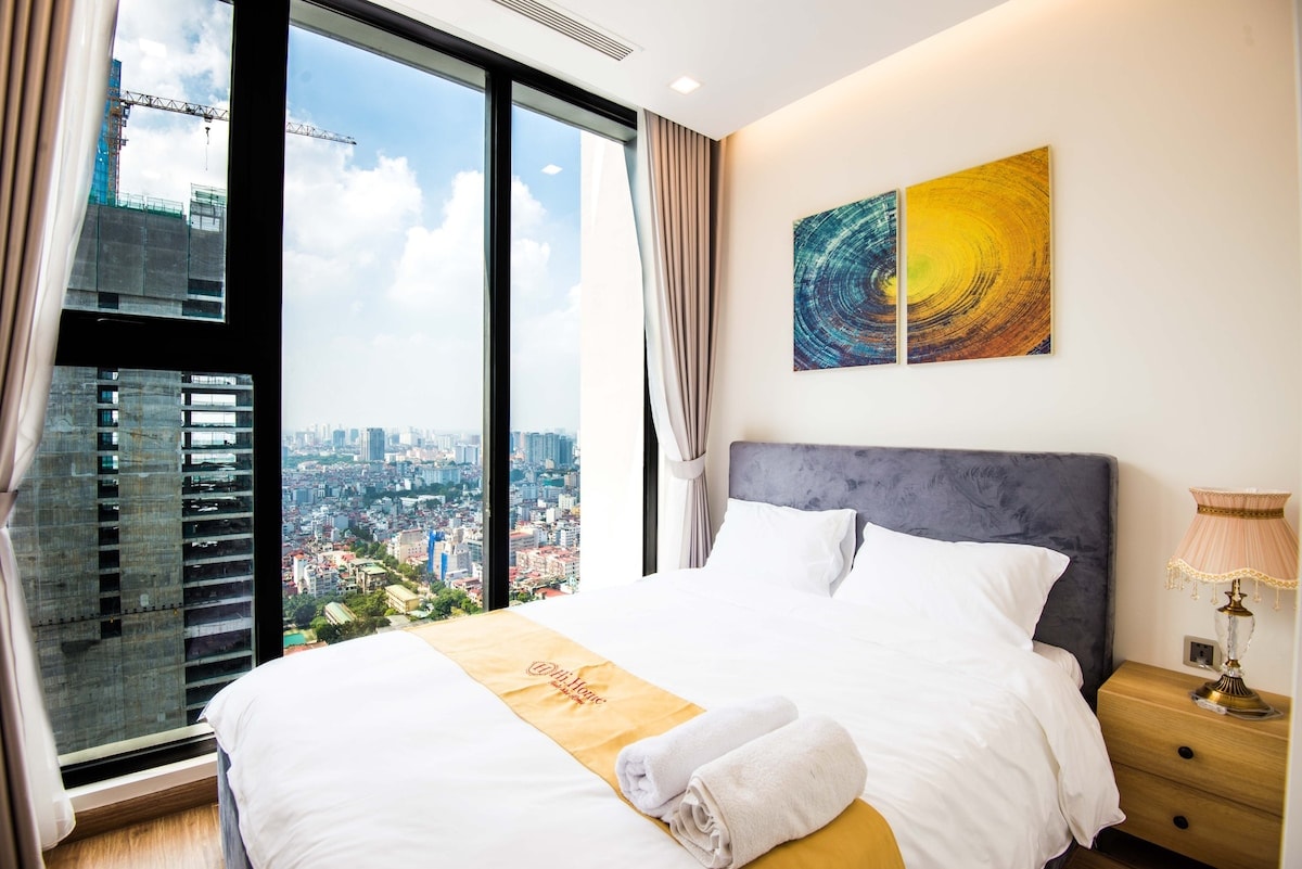 Bedroom with city center view