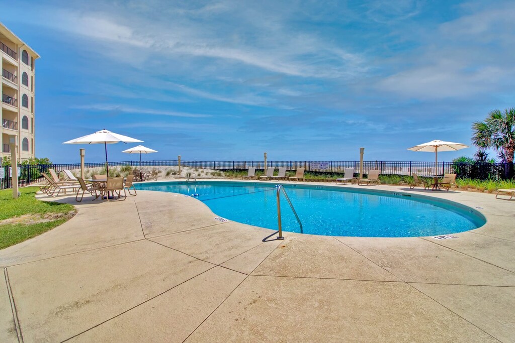 Oceanfront Pool.