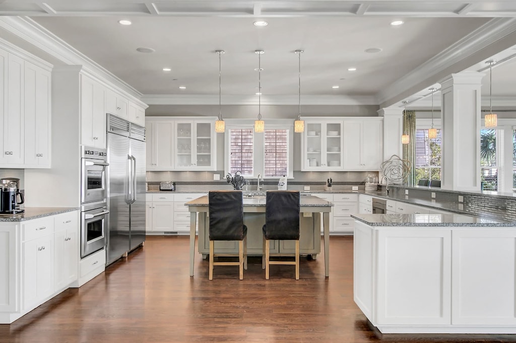 2 additional barstool seats at the kitchen island.