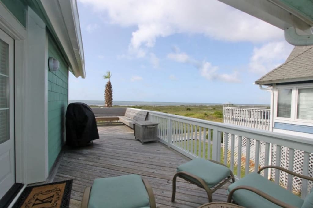 Side deck with seating.