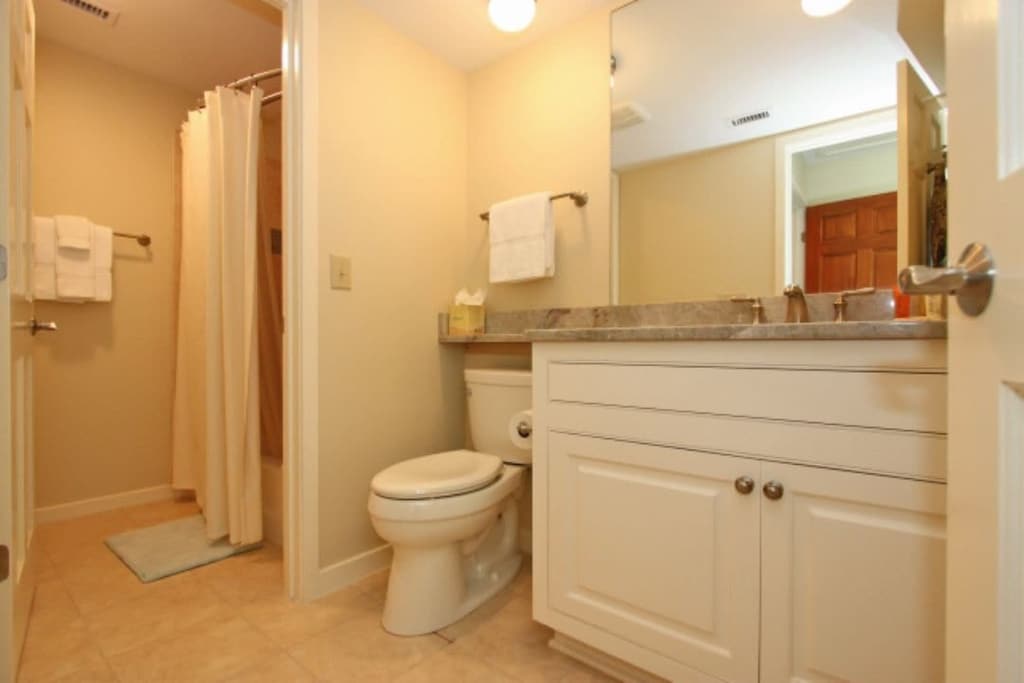 Upper level bathroom.