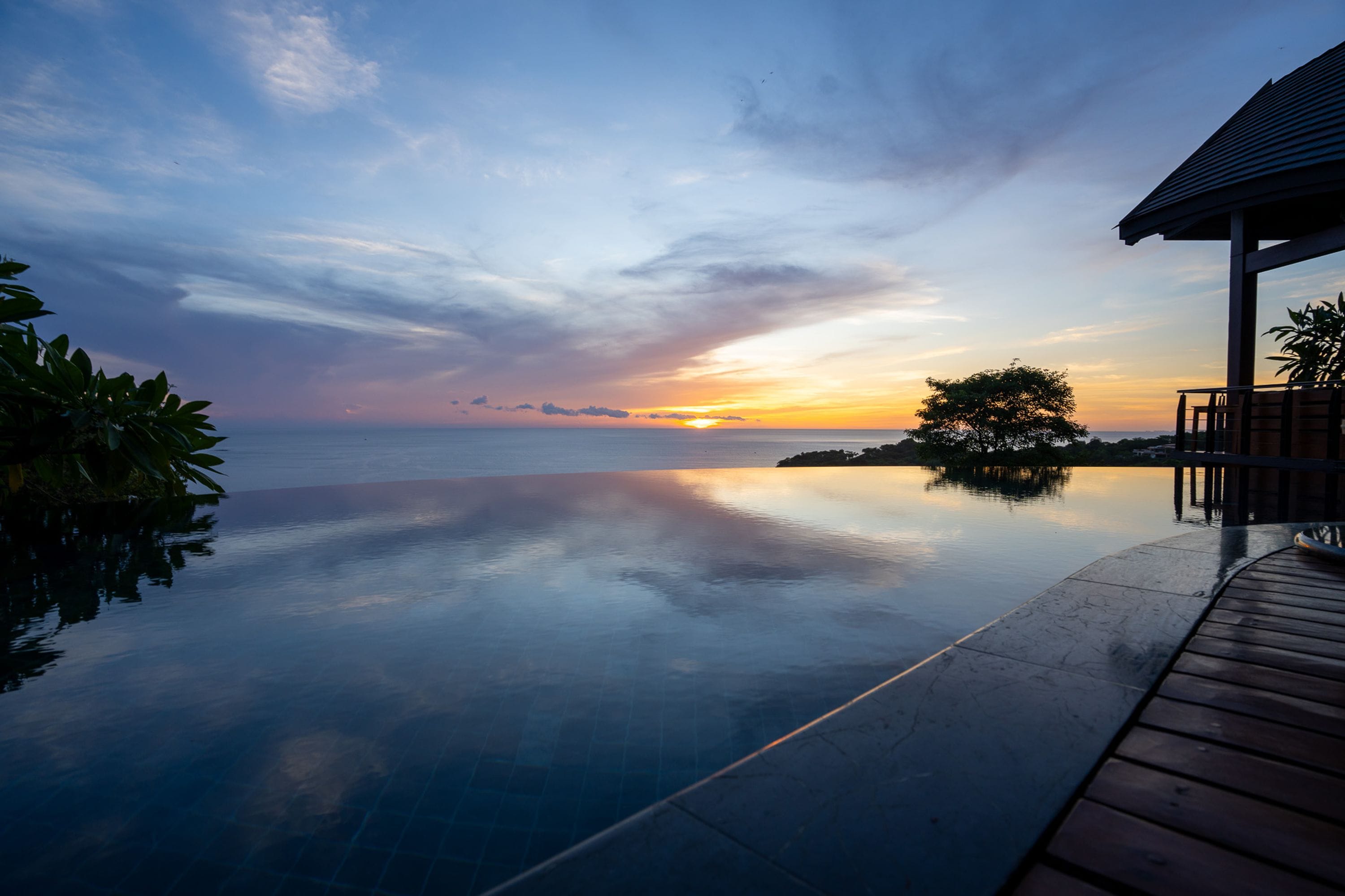 Property Image 1 - Stunning Pacific sunsets   Huge pool   Concierge