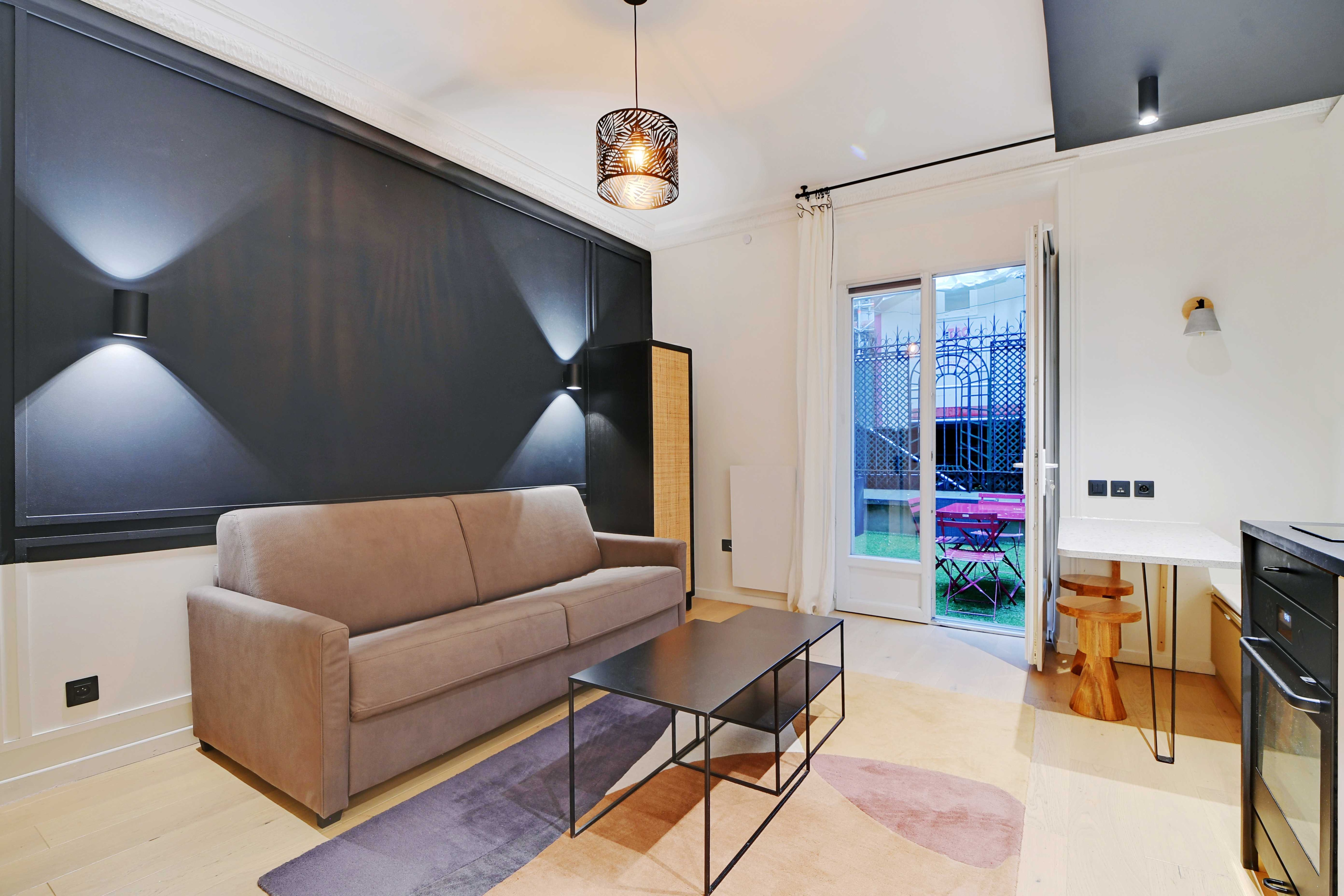 Property Image 1 - The Trocadéro garden apartment