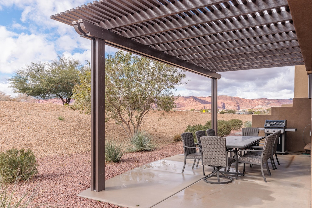 With plenty, of outdoor seating you are sure to enjoy grilling your favorite dish on the BBQ and dinner under the stars on this beautiful back patio area.