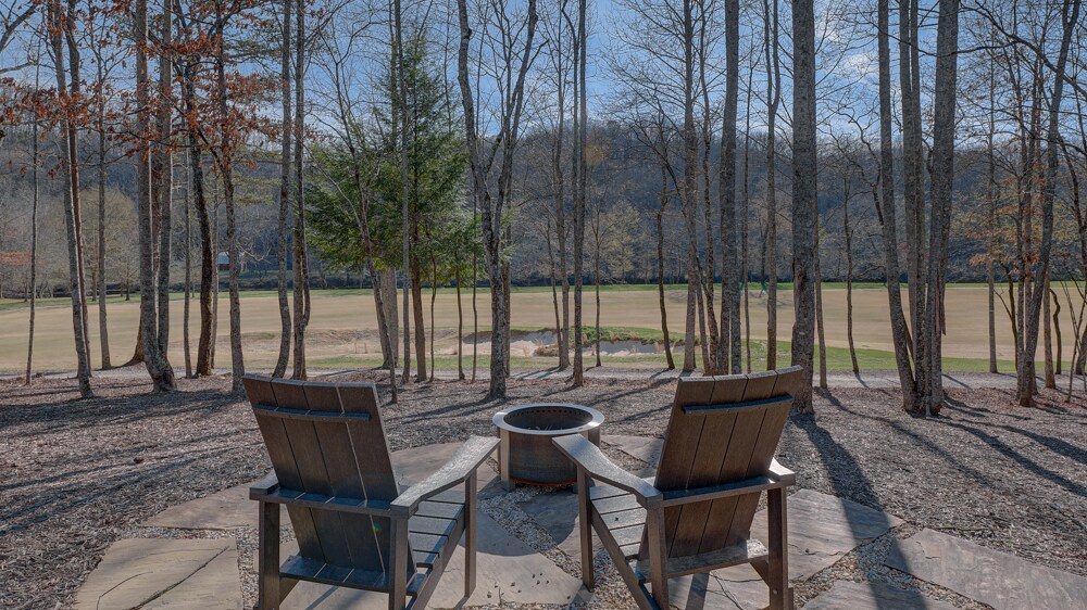 Golf and Riverfront Cottage | King Bed | Group Availability