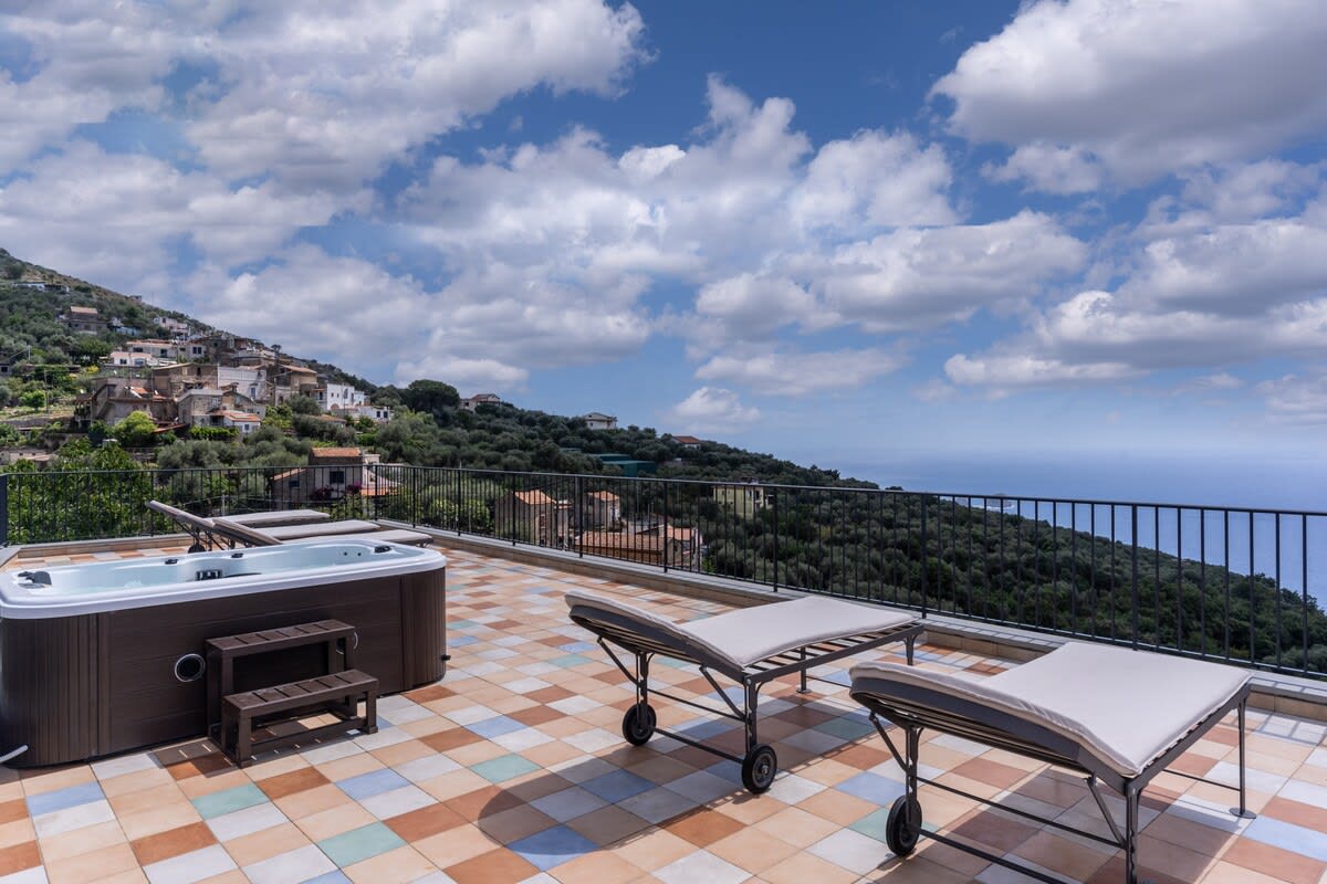 Property Image 1 - Le Arcate Giuliana Apartment. Hot Tub and Free Concierge.