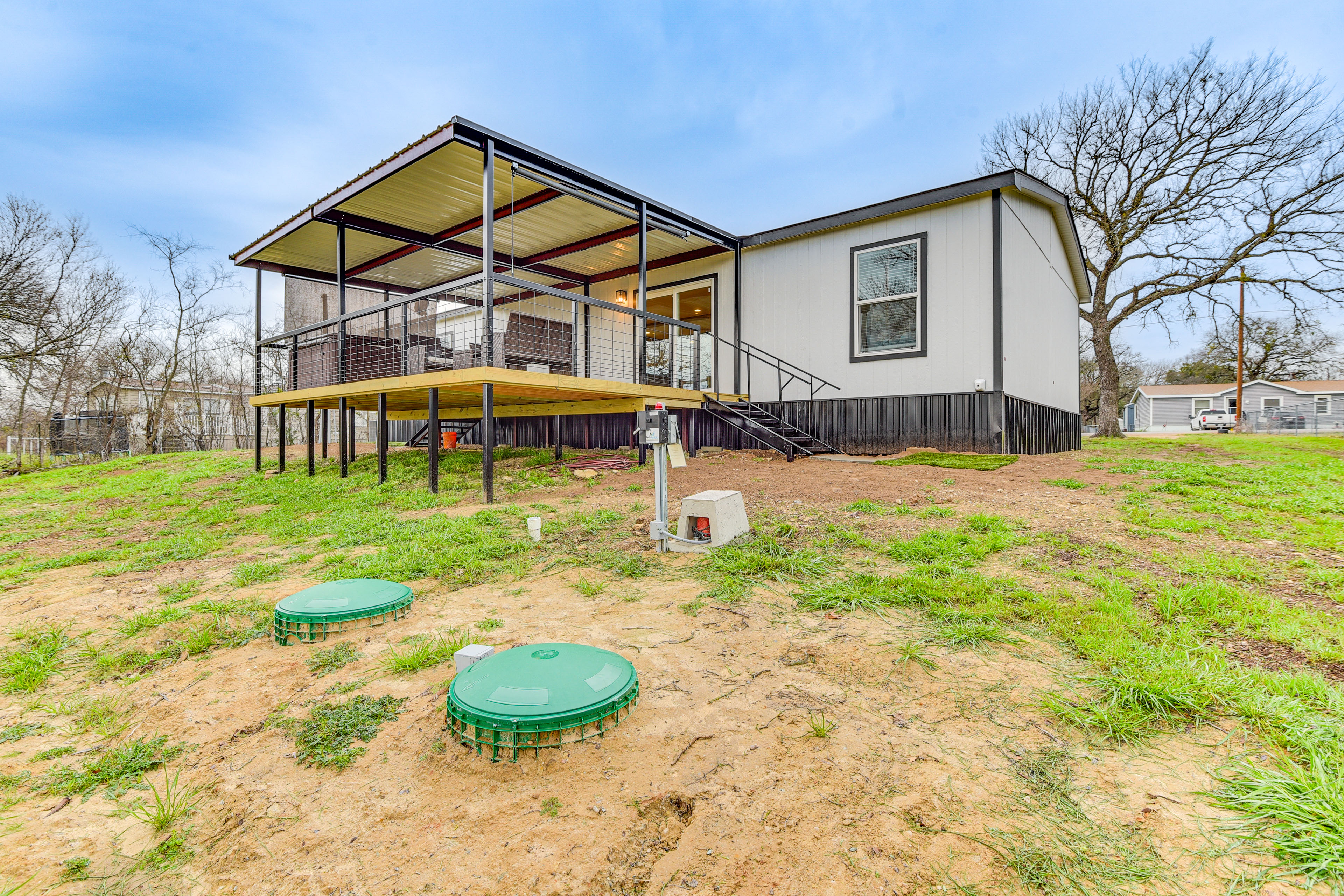 Property Image 2 - Hudson Oaks Country Creekside Home: Hot Tub & Deck