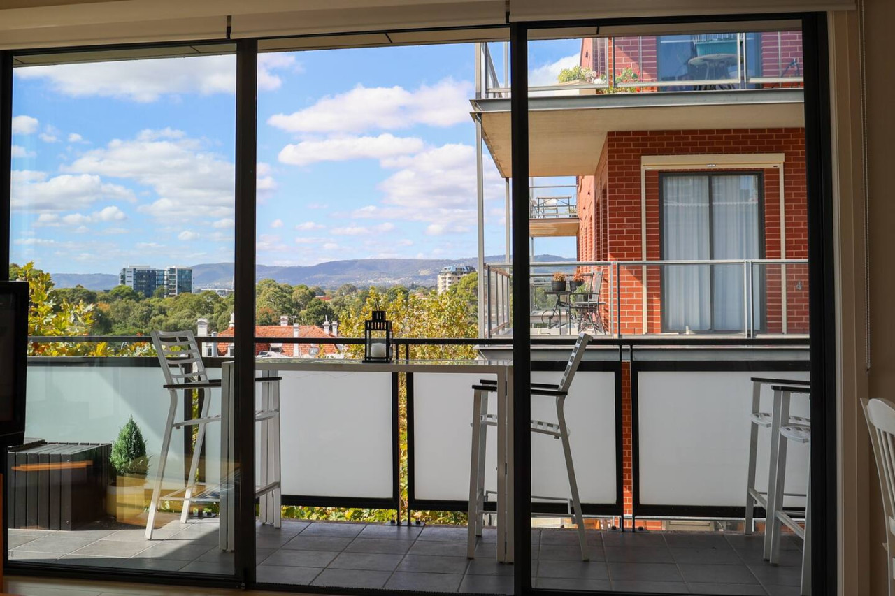 Property Image 2 - The East Ender 2BR Balcony City View