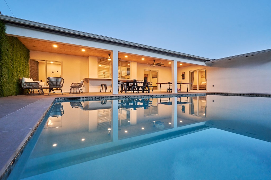 The terrace has great illumination.