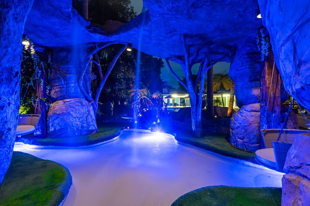 Grotto one of a kind Jacuzzi