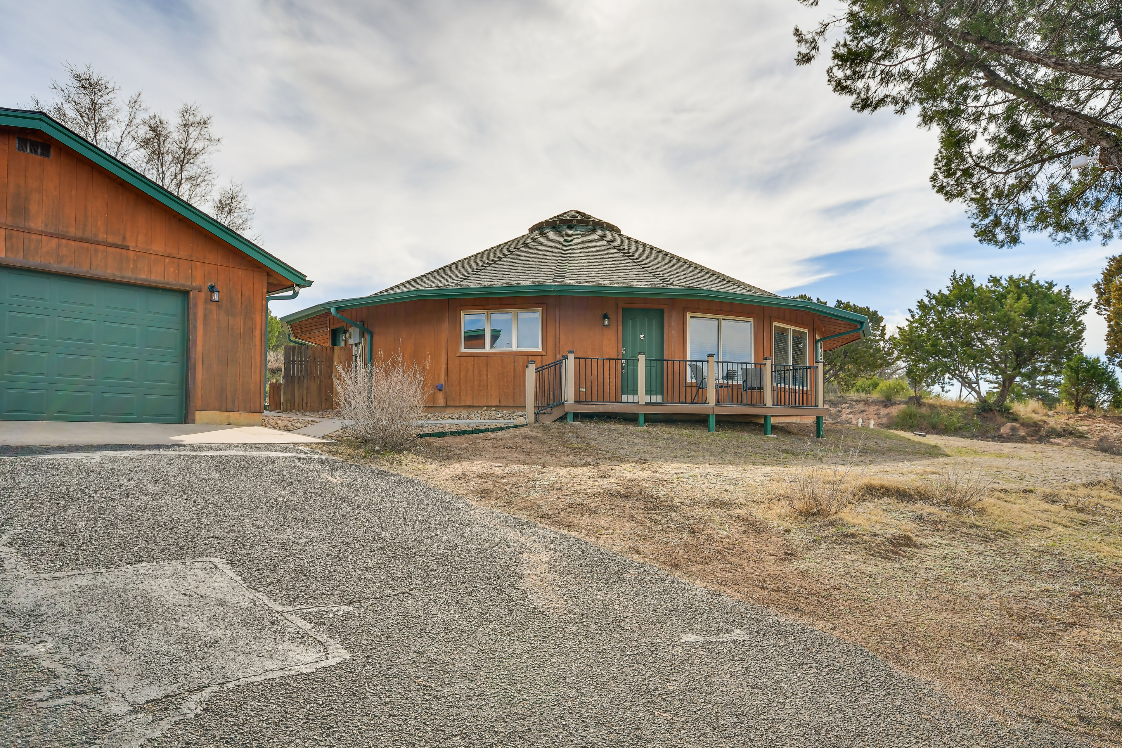 ‘Canyon Rim Retreat’ w/ Private Yard & Hot Tub!