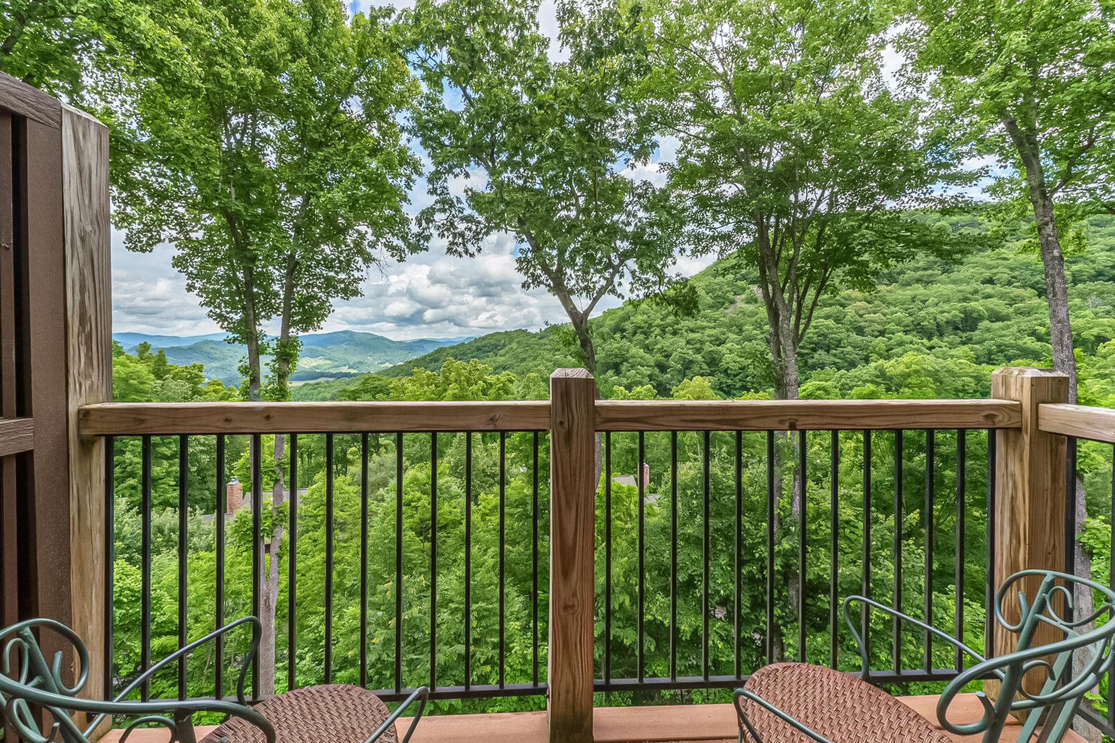 Clouds at Creekside - Home Rental in Burnsville