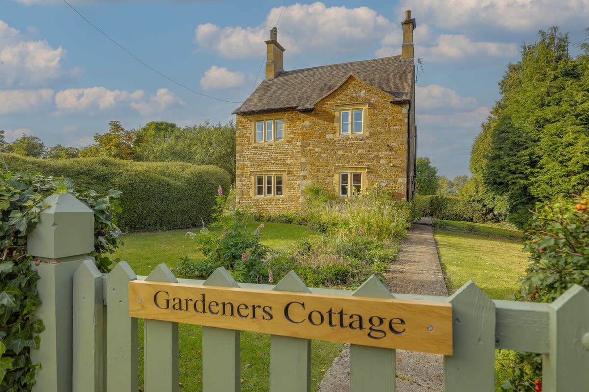 Property Image 1 - Gardeners Cottage - Hot Tub Packages Available