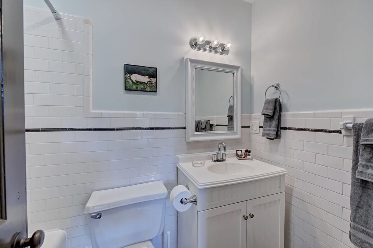 Classic bathroom with vanity mirror and led lights