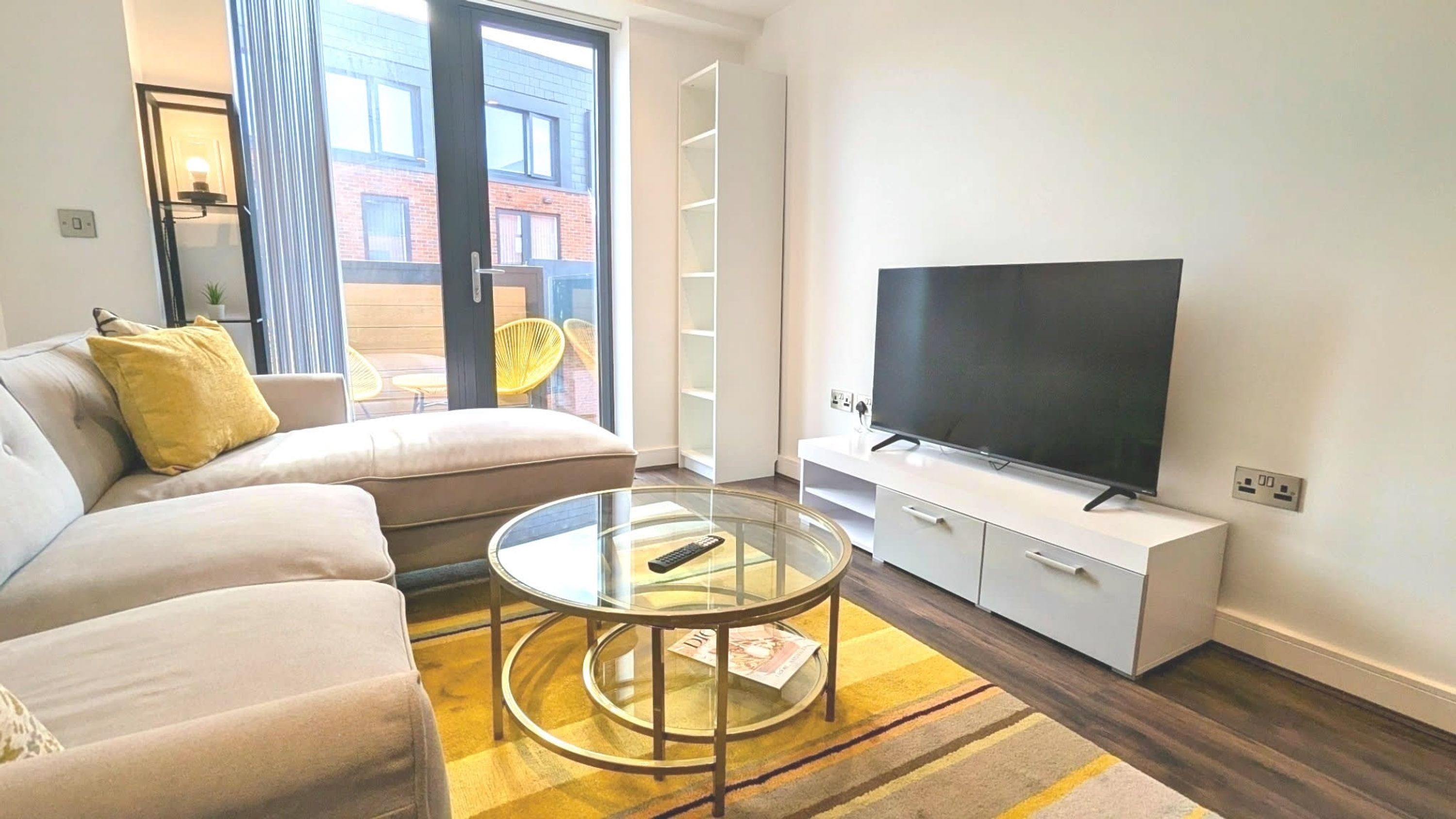 Property Image 1 - Modern 2 Bed with Parking  Bham Jewellery Quarter