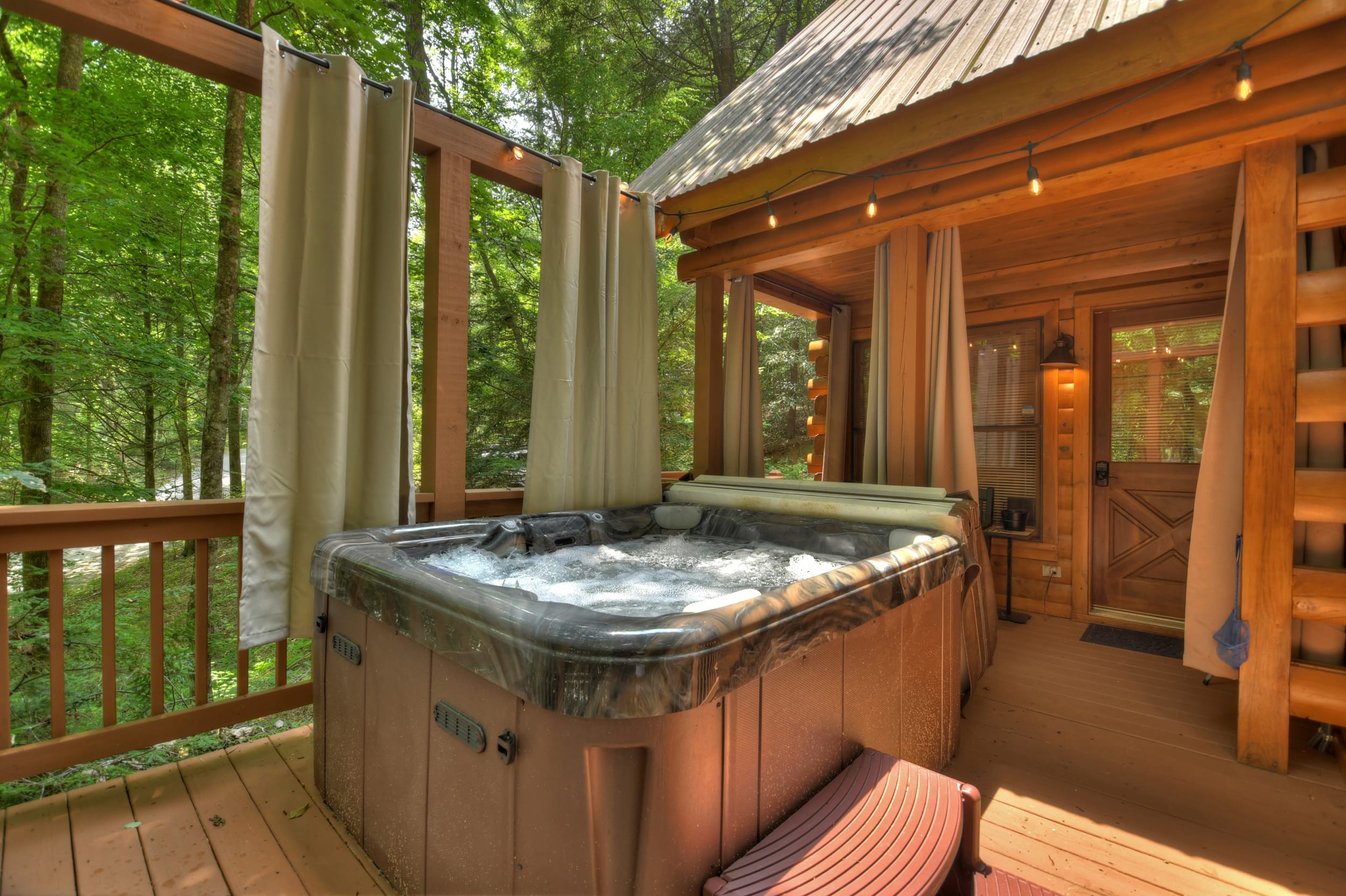 Hot tub - perfect for stargazing and relaxing